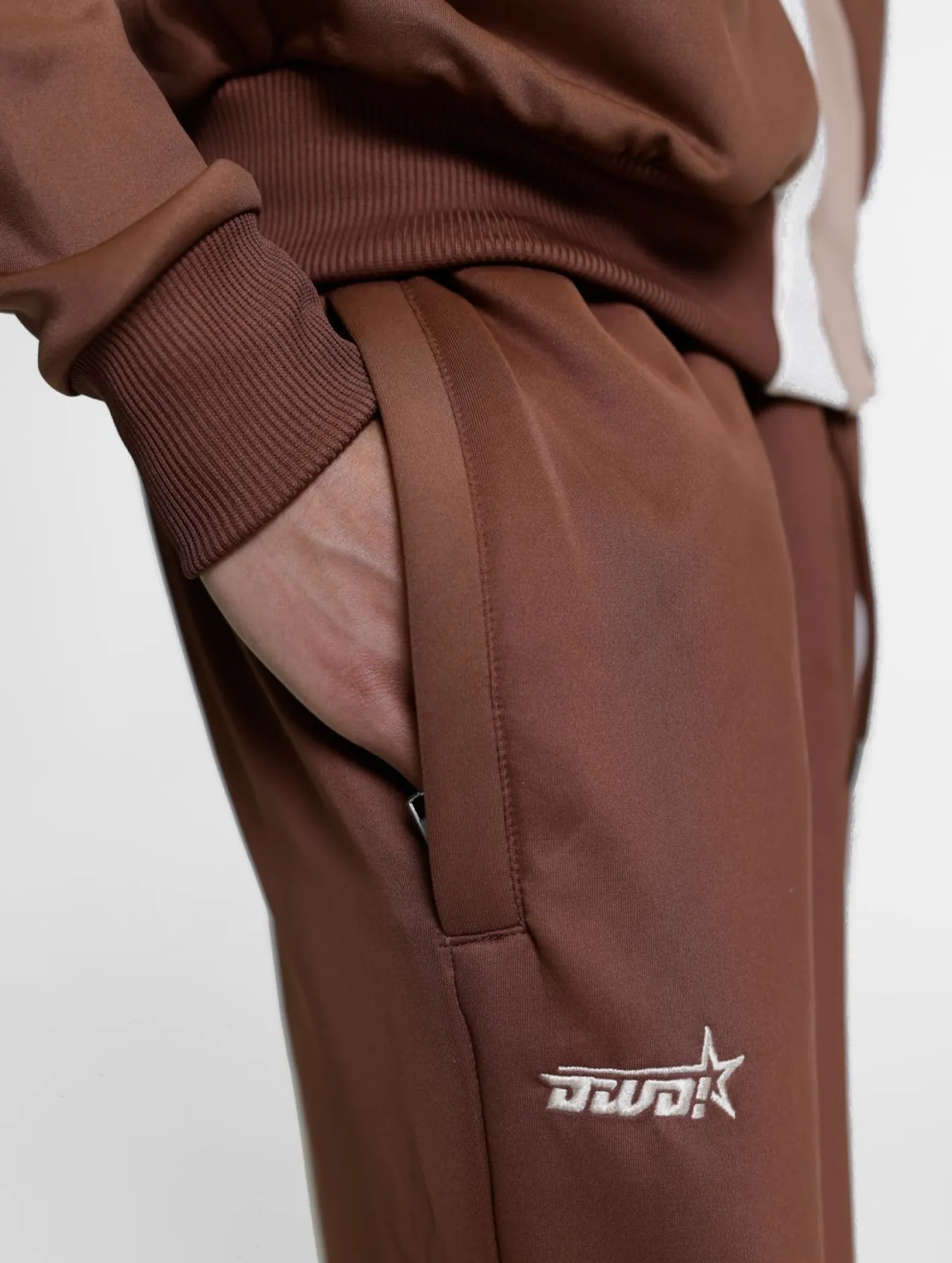 Fitnessmode & Jogginghosen|Hosen & Jeans*DWD! Studioz DWD Studioz Unisex Tapioca Jogging-Hose für Damen oder Herren Sweat-Pants mit seitlichen Retro-Streifen Braun