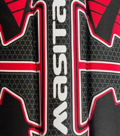 Sportausrüstung|Ballsport*masita TEXAS Schienbeinschoner für Fußball mit Klettverschluss und EVA-Stoßdämpfer 7101 Schwarz/Rot/Weiß