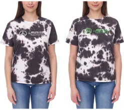 Tops & T-Shirts*Mercedes-Benz AMG Petronas F1 Tie Dye Damen Baumwoll-Shirt Rundhals-Shirt mit Team- und Sponsoren-Logos T-Shirt im Batik Look 701225035 Braun oder Schwarz