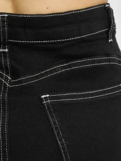 Hosen & Jeans*Missguided Mg X Assets Sinner Enge Jeans mit Kontrastnähten in Schwarz