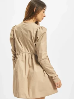 Kleider*Missguided Popeline-Hängerkleid mit V-Ausschnitt und Knopfleiste vorne, Braun