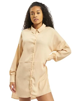 Kleider*Missguided Strukturiertes Utility-Hemdkleid in Pfirsich