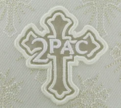 Caps & Mützen*Bio-Domes Headgear 2PAC Snapback-Cap mit Stickmuster & Kreuz-Emblem Limited Streetwear Edition TC108767TUP3 Creme-Weiß