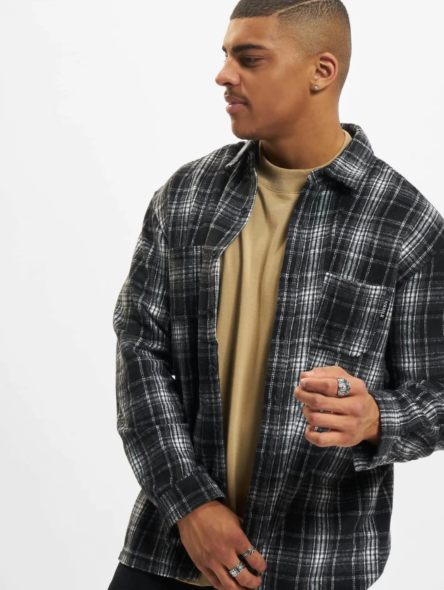 T-Shirts & Tank Tops*Sik Silk T-Shirt mit Logo auf der Rückseite im Used-Look und Karomuster, schwarz