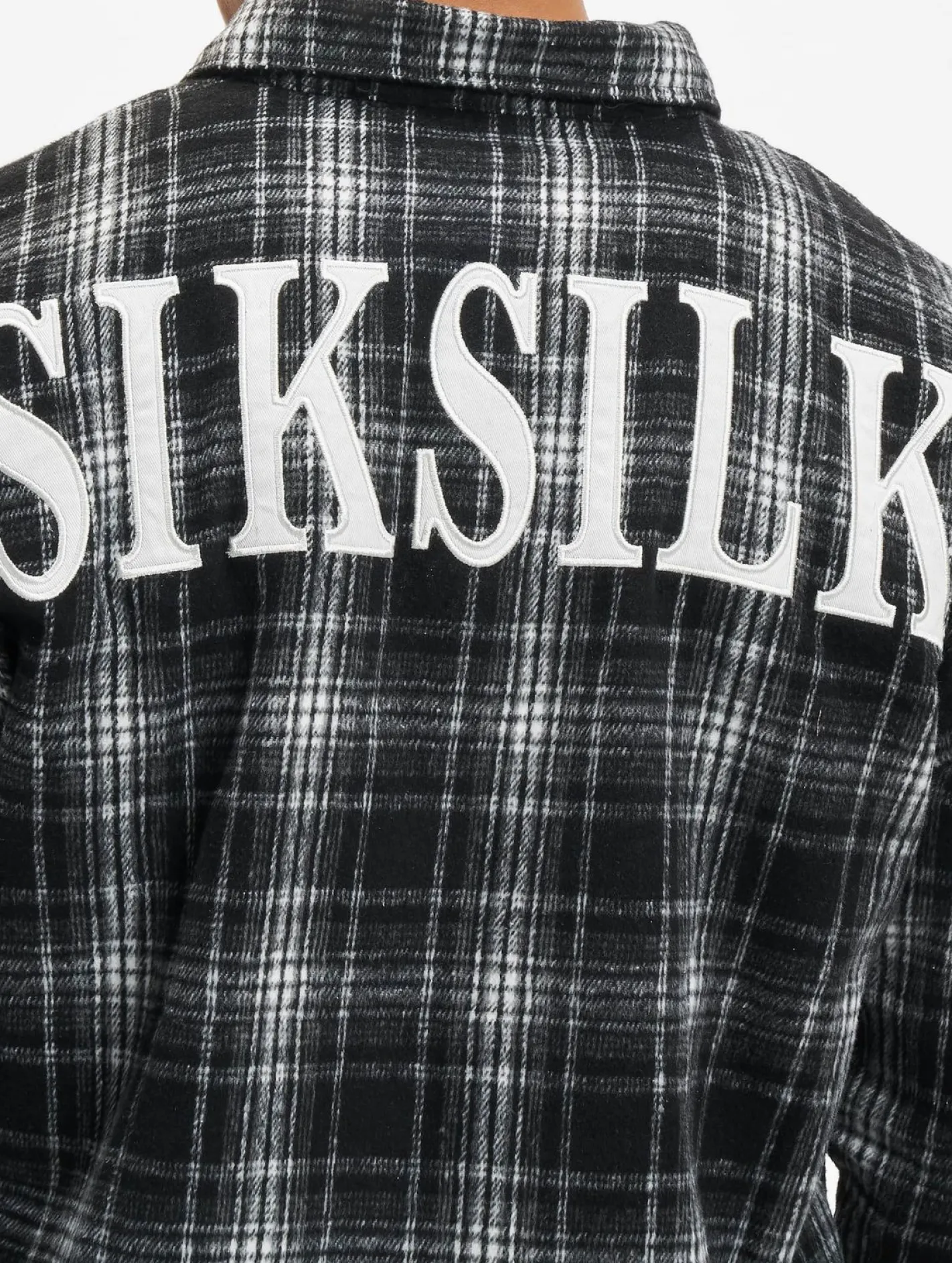 T-Shirts & Tank Tops*Sik Silk T-Shirt mit Logo auf der Rückseite im Used-Look und Karomuster, schwarz