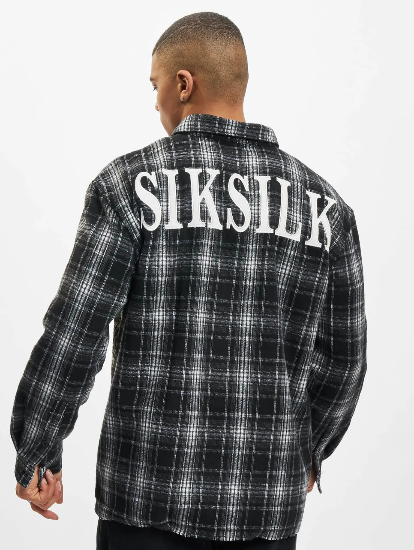 T-Shirts & Tank Tops*Sik Silk T-Shirt mit Logo auf der Rückseite im Used-Look und Karomuster, schwarz