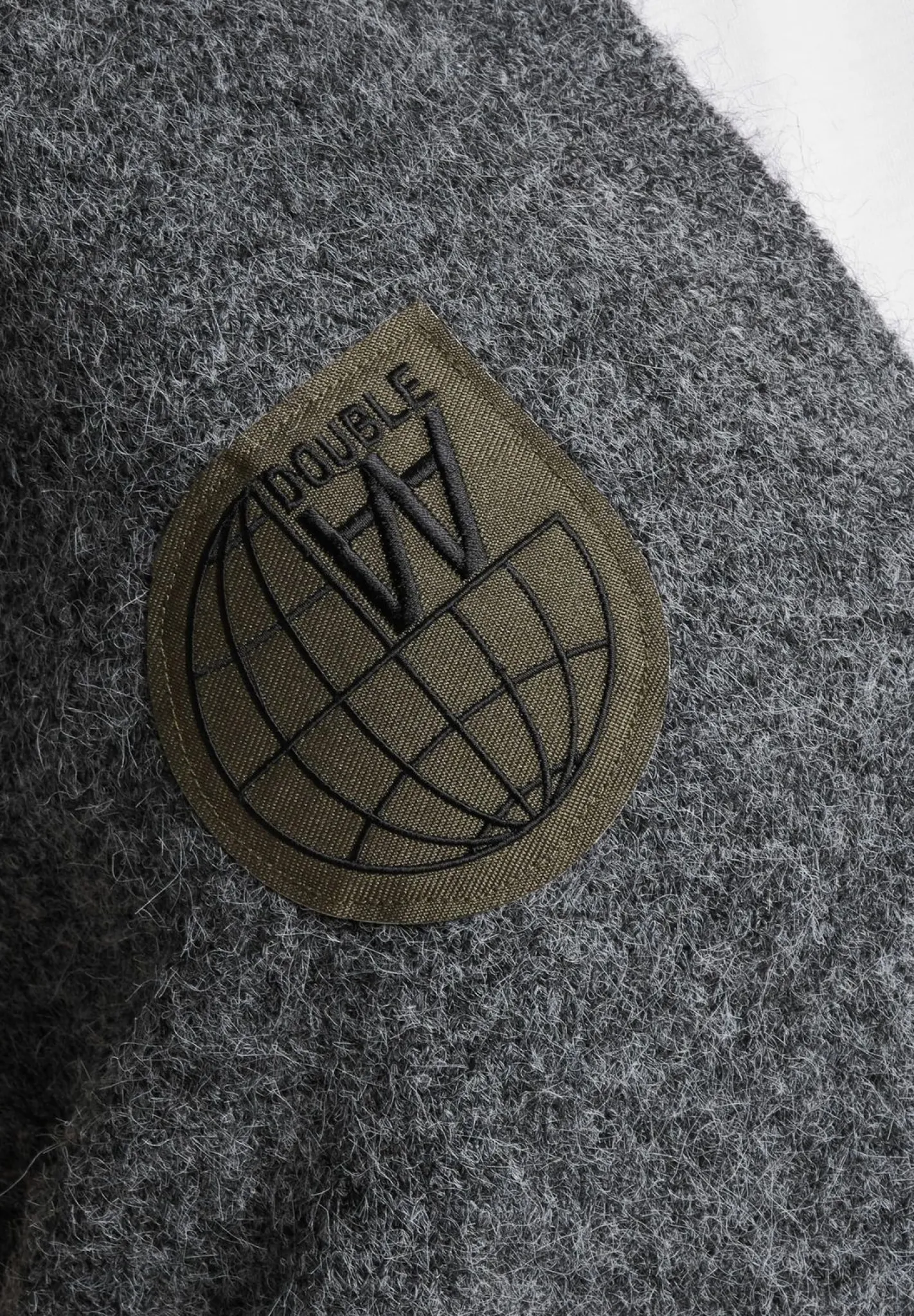 Sweater & Pullover|Pullover & Sweater*Wood Wood Leo Longhair Patch Cardigan Strickjacke charcoal