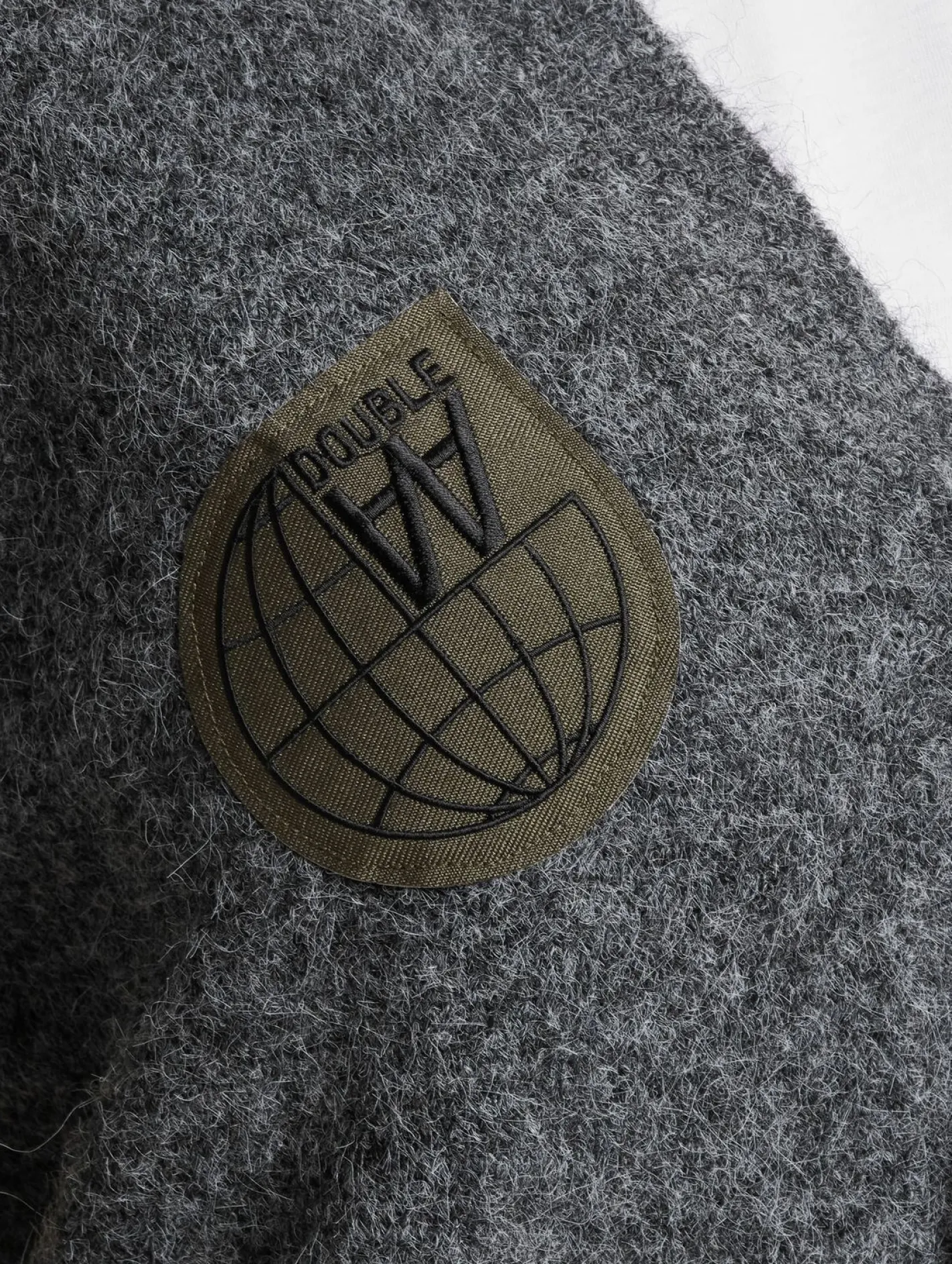 Sweater & Pullover|Pullover & Sweater*Wood Wood Leo Longhair Patch Cardigan Strickjacke charcoal