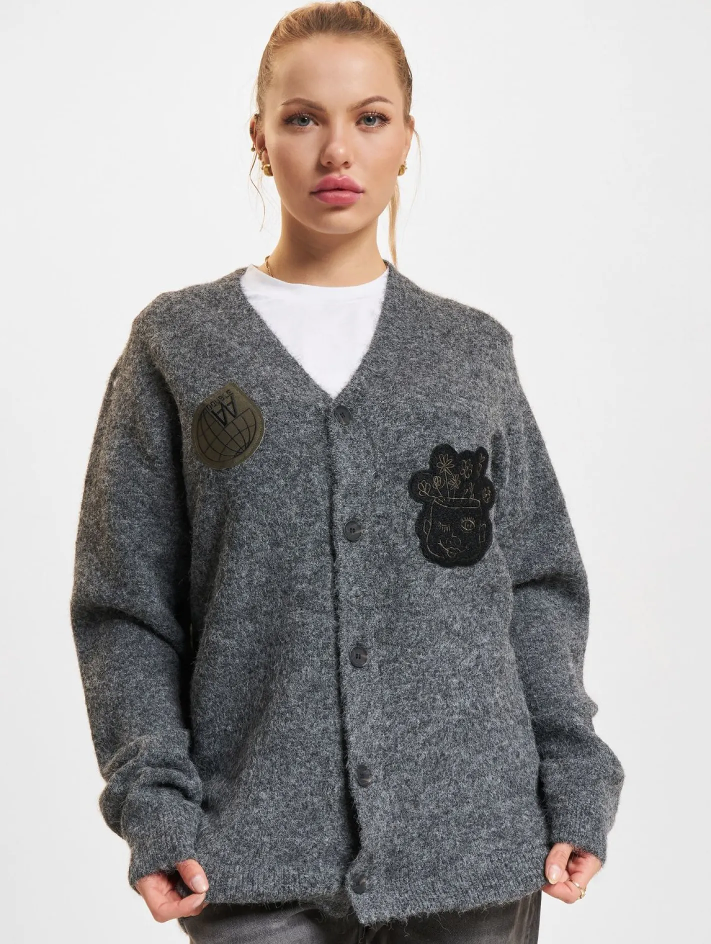 Sweater & Pullover|Pullover & Sweater*Wood Wood Leo Longhair Patch Cardigan Strickjacke charcoal